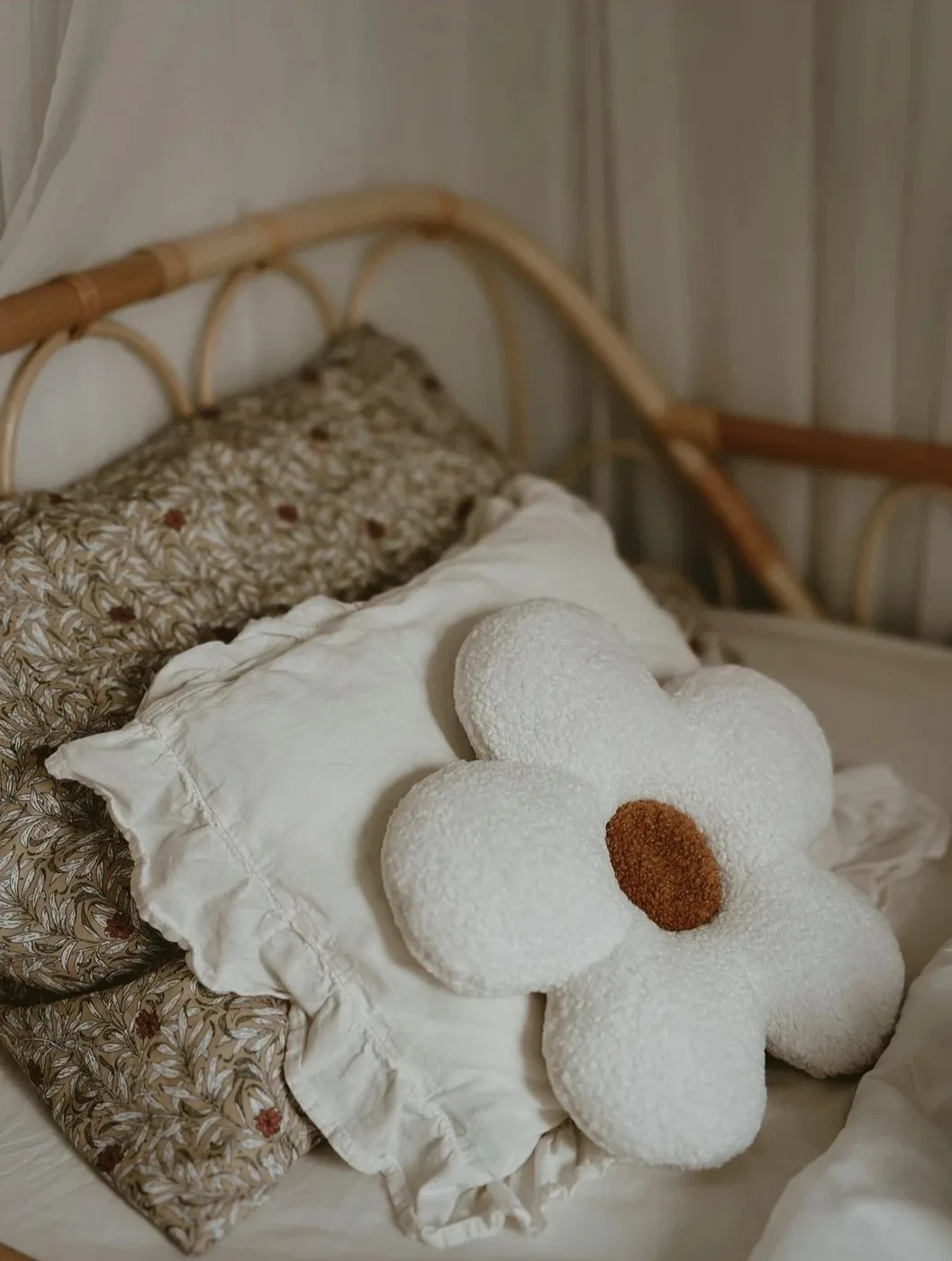 teddy-papatya-yastik-naturel-beyaz